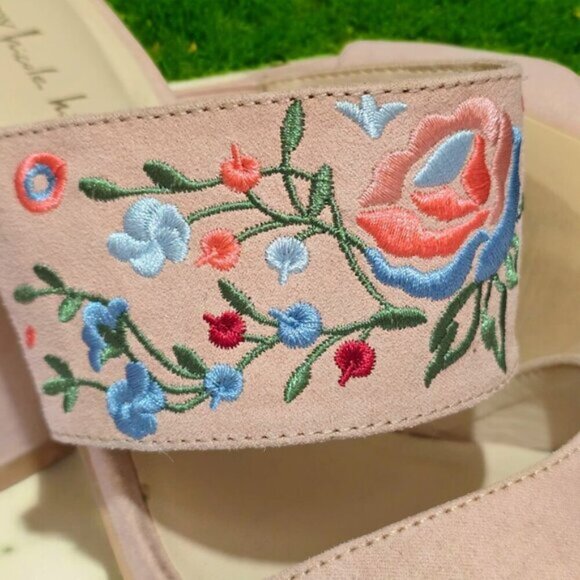 N by Nicole Miller ✦ Embroidered Leah Sandal ✦ Floral Beige Open Toe Chunky Heel - Picture 2 of 13